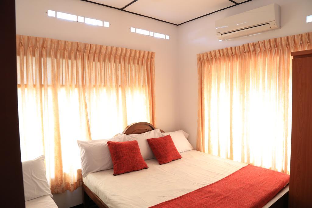 Yaarl Holiday Inn Jaffna Exterior photo