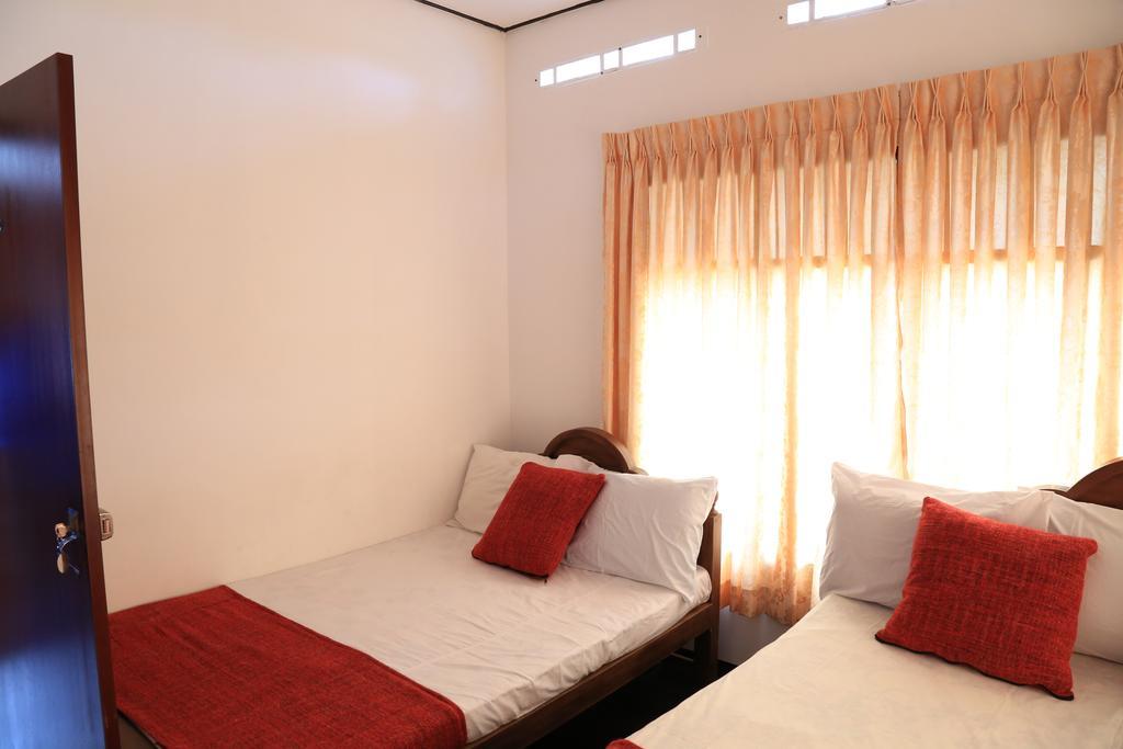 Yaarl Holiday Inn Jaffna Exterior photo