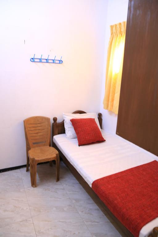 Yaarl Holiday Inn Jaffna Exterior photo