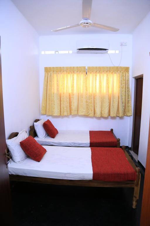 Yaarl Holiday Inn Jaffna Exterior photo
