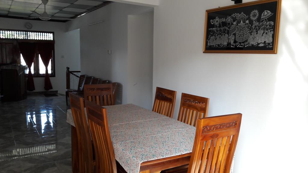 Yaarl Holiday Inn Jaffna Exterior photo