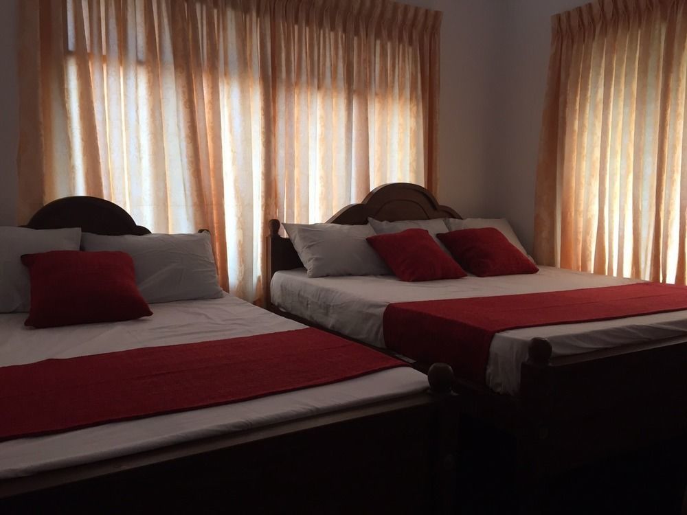 Yaarl Holiday Inn Jaffna Exterior photo