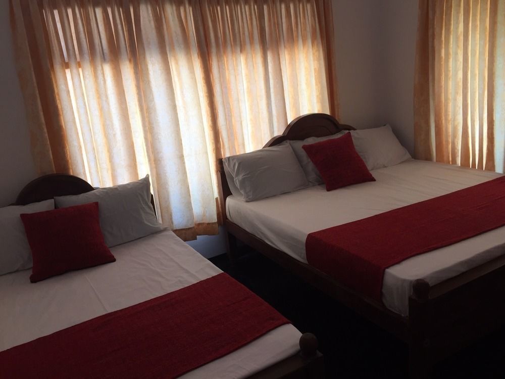 Yaarl Holiday Inn Jaffna Exterior photo